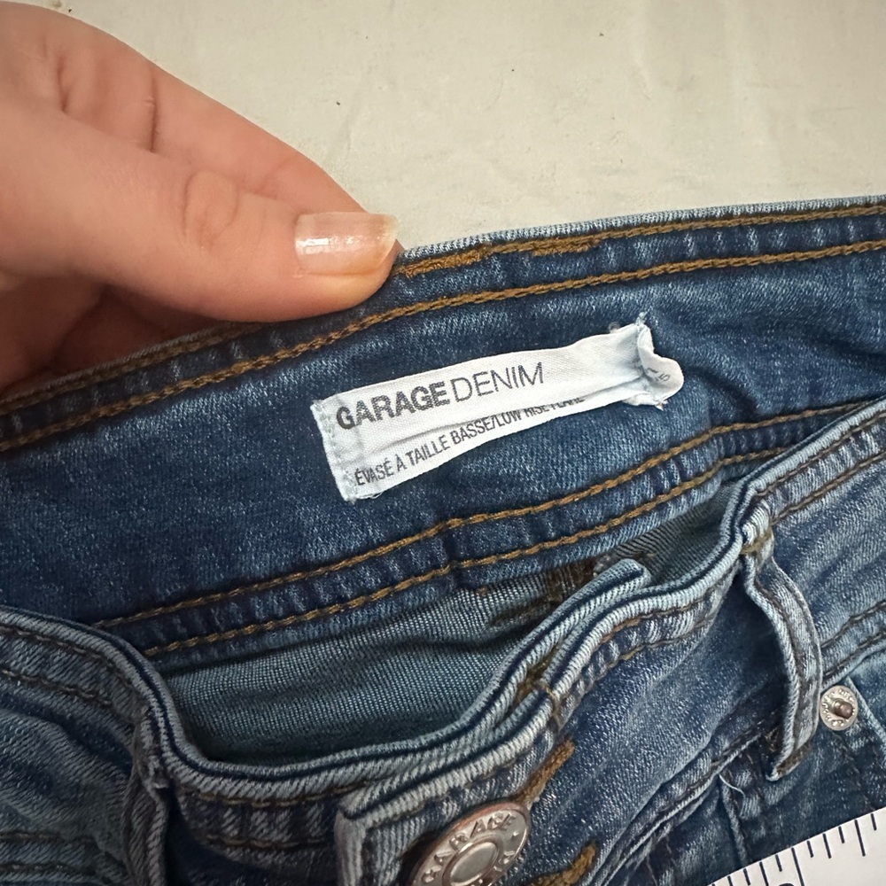 Garage Low-Rise Flare Jeans โ size 1 / 25 - Picture 5 of 6